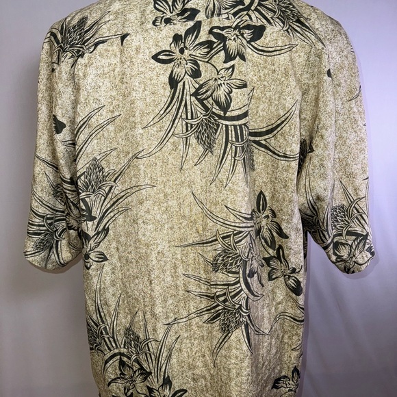 Tommy Bahama Beige and Green Hawaiian Men's Shirt M Tropical Resort - Picture 3 of 8